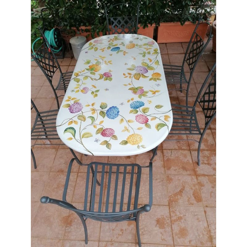 Table en pierre de lave céramisée. Hortensias...