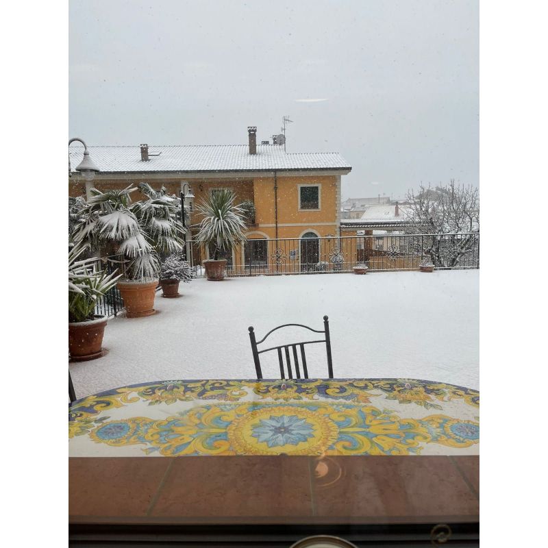 Keramisierter Lavasteintisch. Handbemaltes...