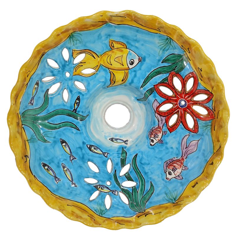 Lámpara de araña calada con bordes ondulados....