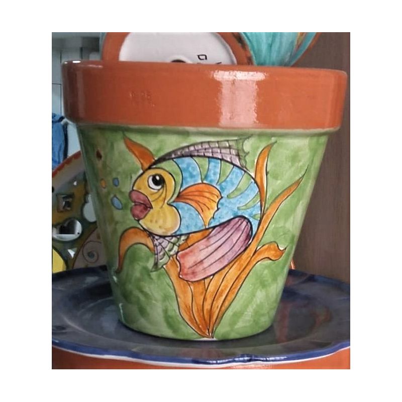 Jarrón cónico de fondo verde, sujeto de...