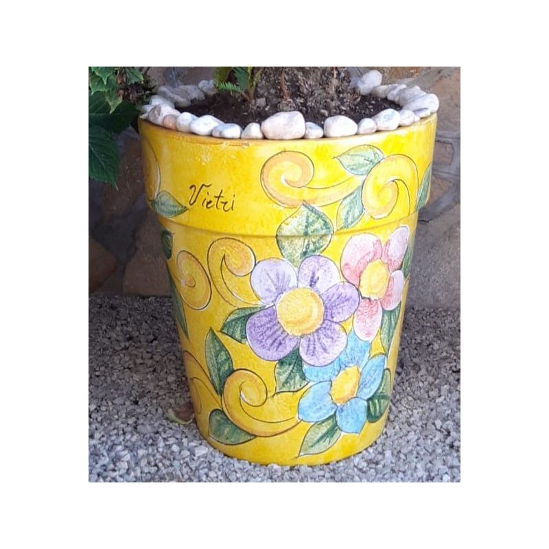 Jarrón cónico de fondo amarillo, tema floral....