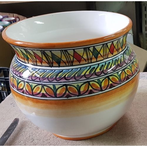 Cachepot Decoración geométrica del portaplantas, borde naranja. Cerámica Vietri pintada a mano.