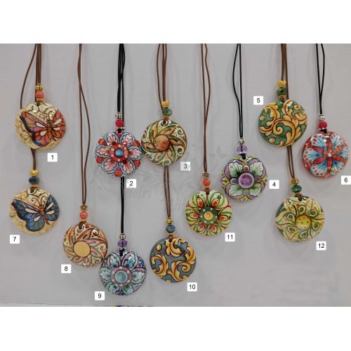 Colgante de cerámica pintado a mano – Collar artesanal único