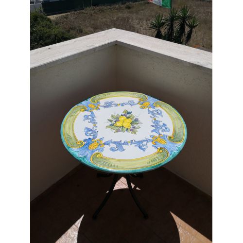 Table en pierre de lave émaillée. Baroque. Peinte à la main. Céramique de Vietri.