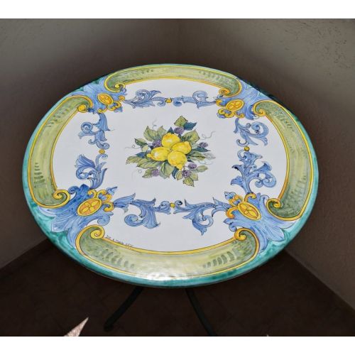 Table en pierre de lave émaillée. Baroque. Peinte à la main. Céramique de Vietri.
