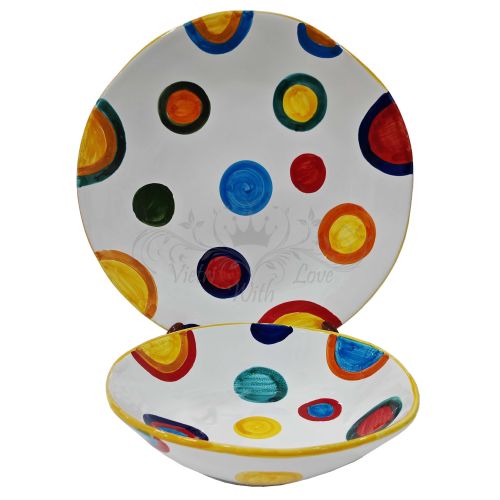 Assiette irrégulière à pois peints à la main. Céramique de Vietri. Plats et vaisselle aussi dispo.