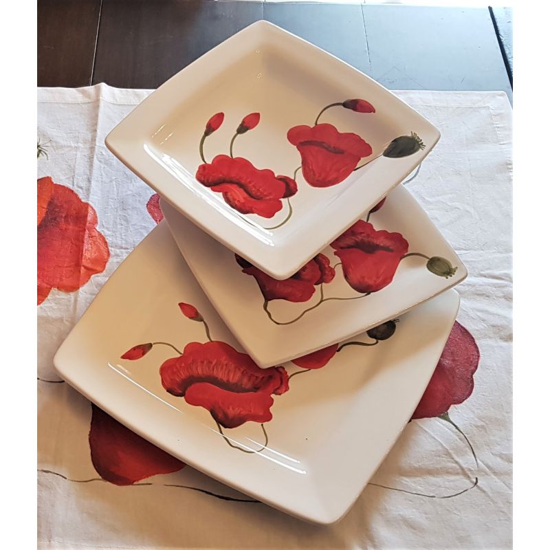 Service d'assiettes carrées de la collection Papaveri. Céramique Vietri. Service d'assiettes plates, creuses et à dessert.