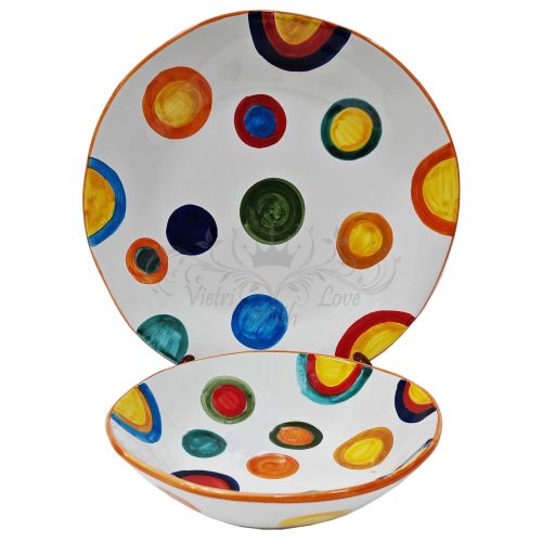Plato irregular con puntos pintados a mano. Cerámica de Vietri. También fuentes y vajilla disponibles.