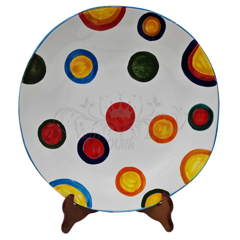 Piatto. Forma irregolare Linea Pois. Dipinto a...