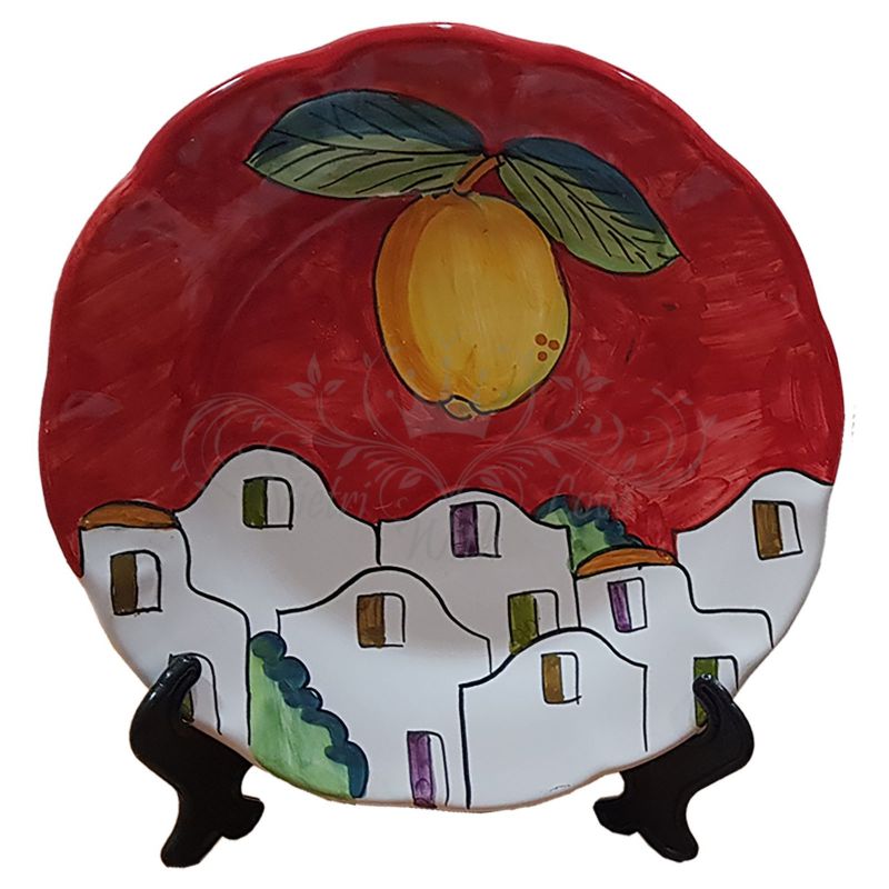 Assiettes, plats et gamme de citrons. Céramique...