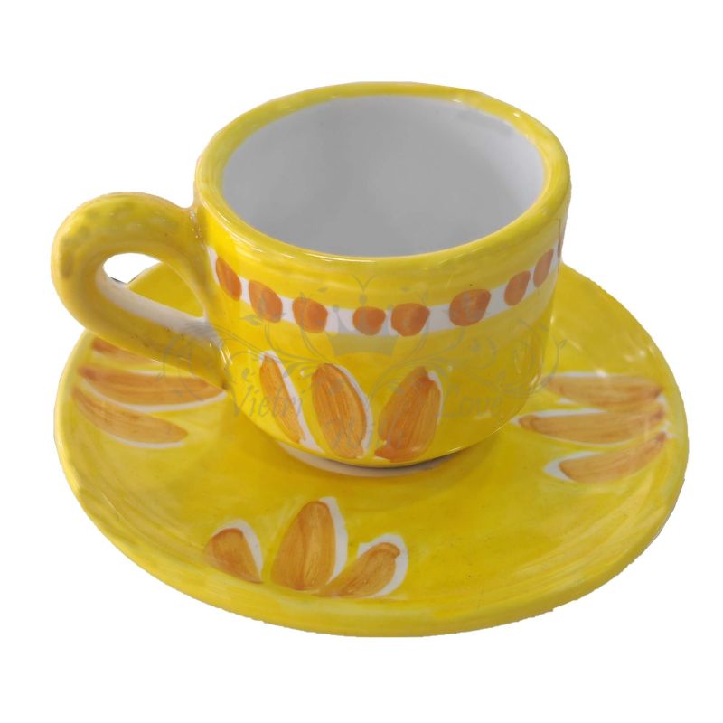 Tazzina da caffè con piattino e coperchietto....