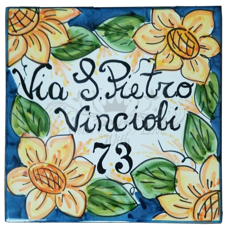 Customizable square plaque. Flowers line....