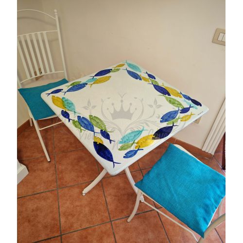 Mesa de piedra volcánica ceramizada. Peces circulares. Pintada a mano. Cerámica de Vietri.