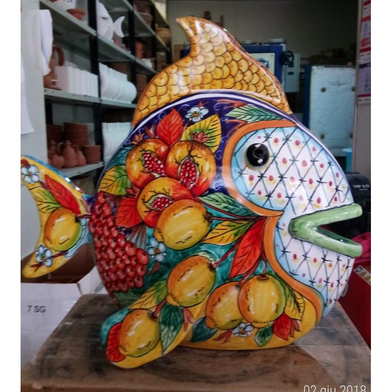 Pesce da appoggio in Ceramica di Vietri dipinta a mano. Oggettistica da arrendamento per la tua casa