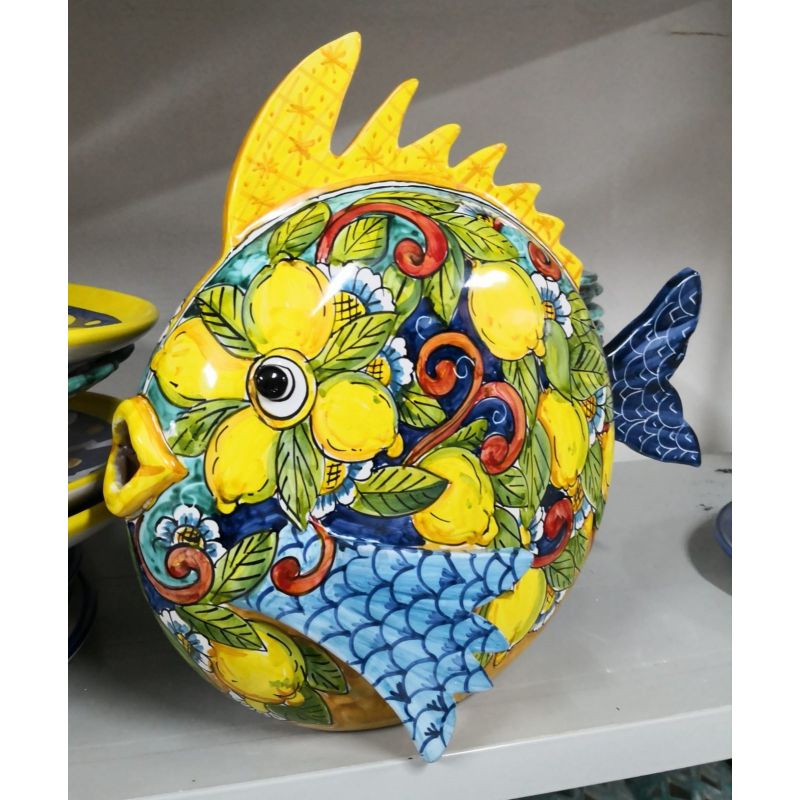 Encimera de pescado en cerámica Vietri pintada a mano. Objetos de decoración para su hogar
