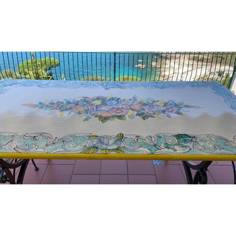 Mesa de piedra volcánica ceramizada....