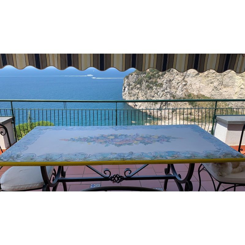 Tavolo in pietra lavica ceramizzata....