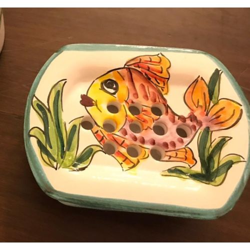 Jabón para el tema de apoyo a los peces. Cerámica Vietri pintada a mano.