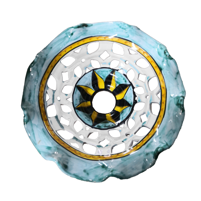 Lampadario bordo ondulato fondo traforato. Ceramica di Vietri dipinta a  mano.