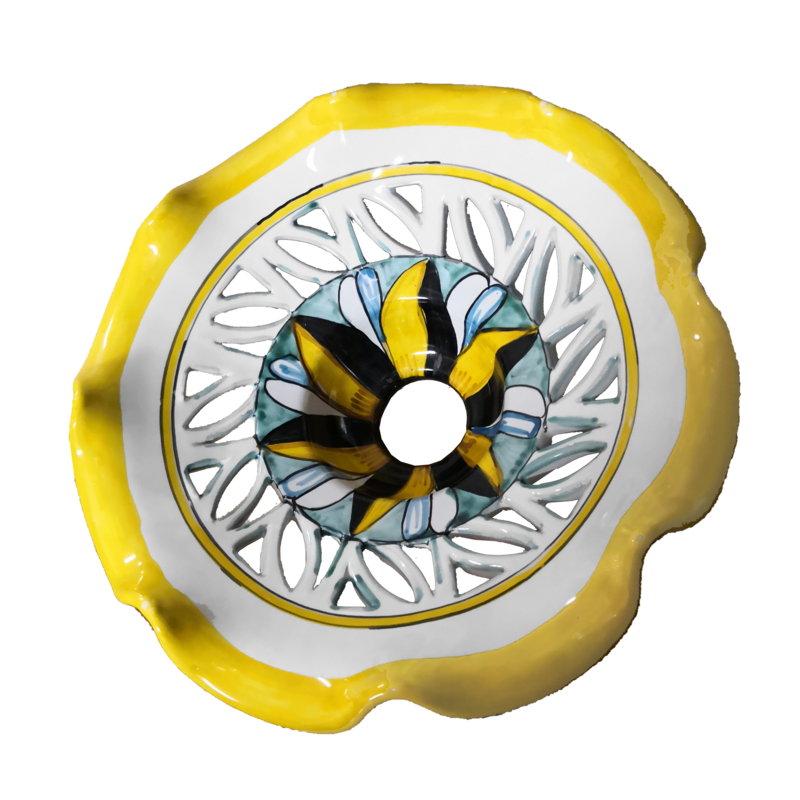 Lampadario bordo ondulato fondo traforato. Ceramica di Vietri dipinta a  mano.