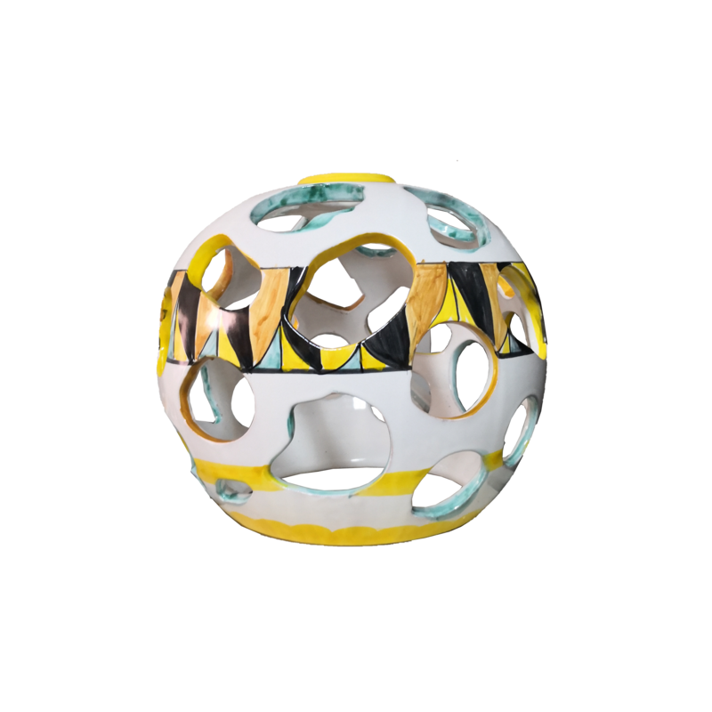 Lampadario sferico traforato. Ceramica di Vietri dipinta a  mano.