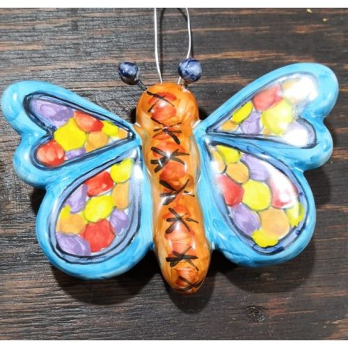 Decoración floral de mariposa de fondo azul en cerámica Vietri pintada a mano. Disponible en diferentes tamaños