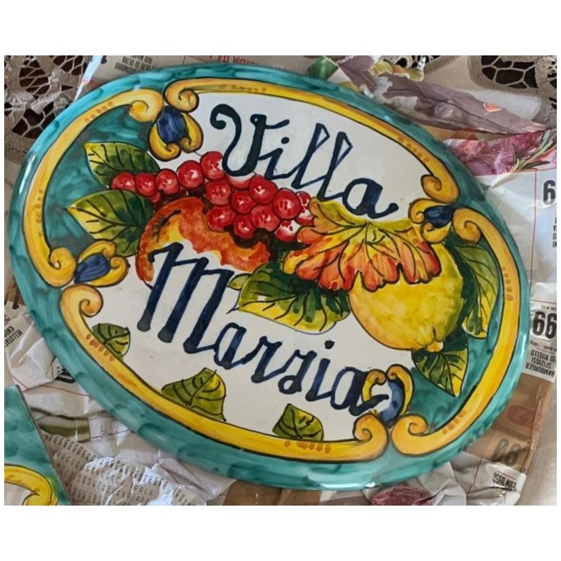 Targa ovale personalizzabile fondo verde ramina decoro frutta. Ceramica di Vietri dipinta a mano