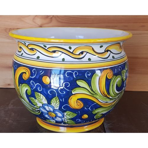 Cachepot Titular de planta de línea barroca y flores. Cerámica Vietri pintada a mano.