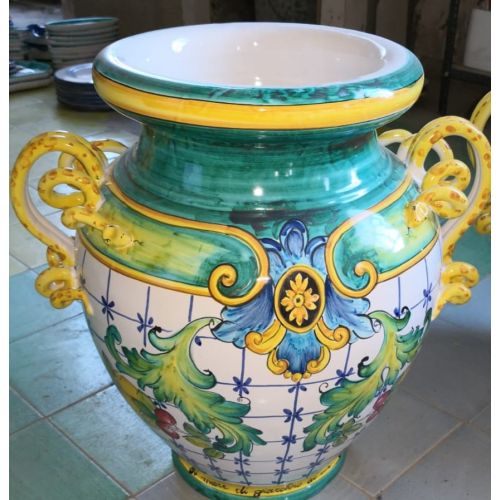Orcio manici a serpente fondo verde ramina. Ceramica di Vietri dipinto a mano.