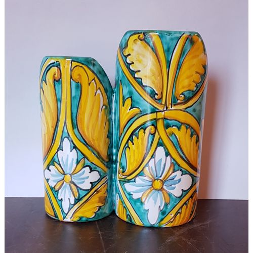 Doble portacopas de uñas fondo verde. Cerámica Vietri