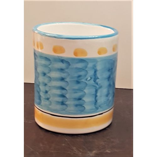 Bicchiere linea pennellati fondo azzurro. Ceramica di vietri dipinta a mano.