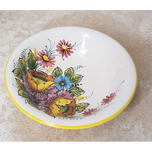 Tasse lisse, assiette creuse, bol. Saladier. Ligne fleurs fond blanc. Céramique de Vietri.