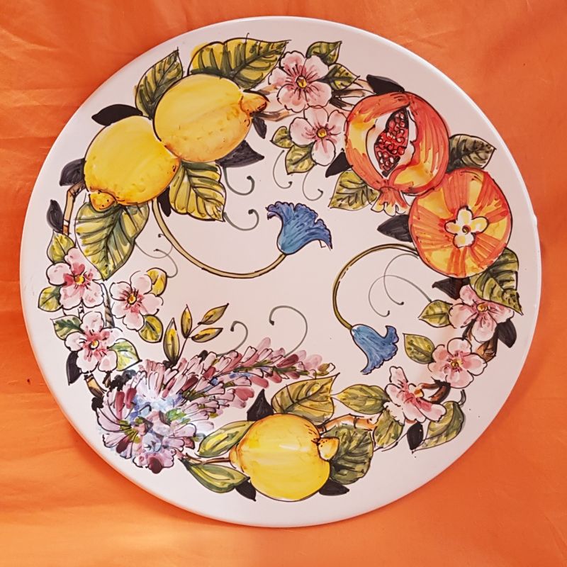 Assiette à décor de citron et de fruits...