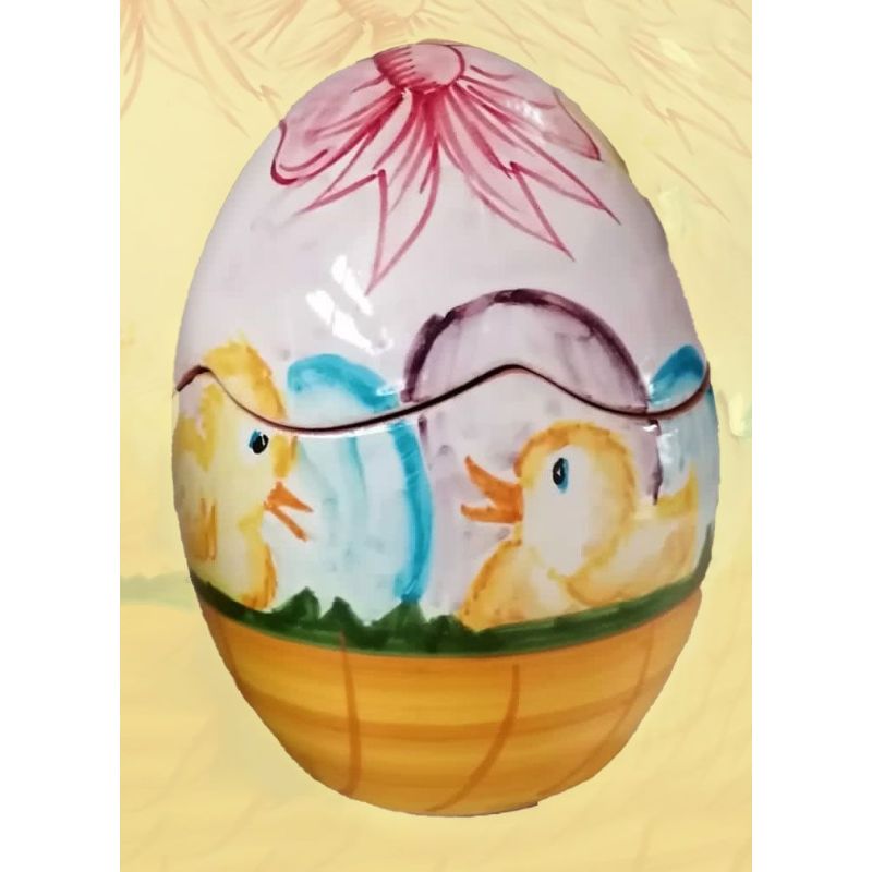 Huevos de Pascua decorados a mano. Cerámica...