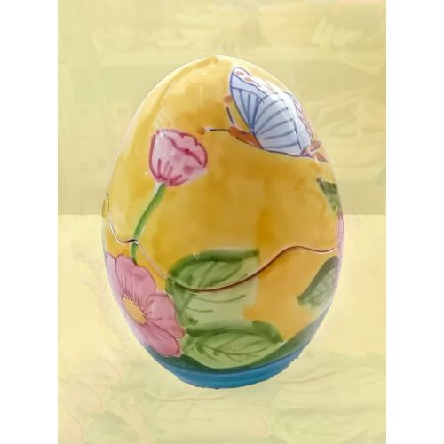 Huevos de Pascua decorados a mano. Cerámica Vietri.