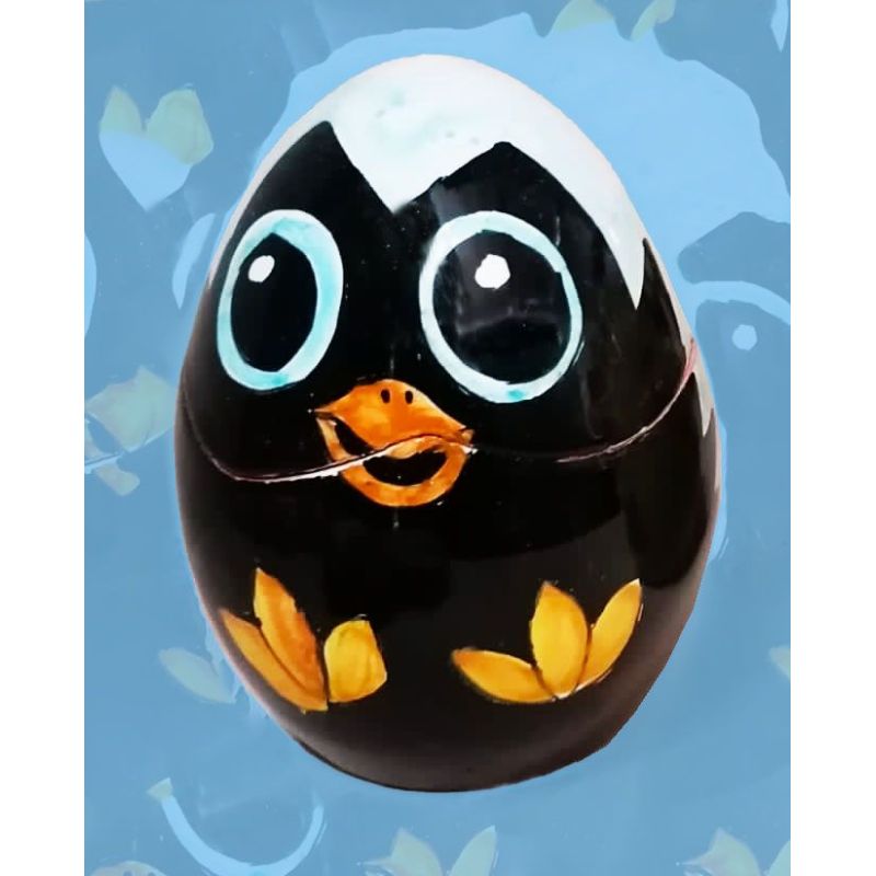 Huevos de Pascua decorados a mano. Cerámica...