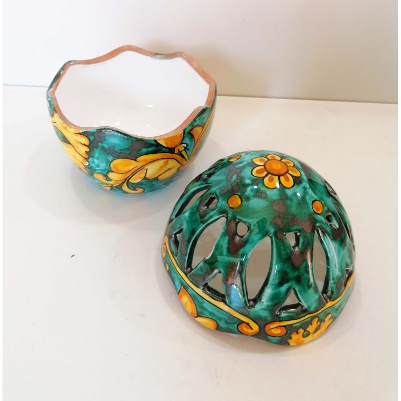 Oeufs de Pâques à collectionner. en céramique...