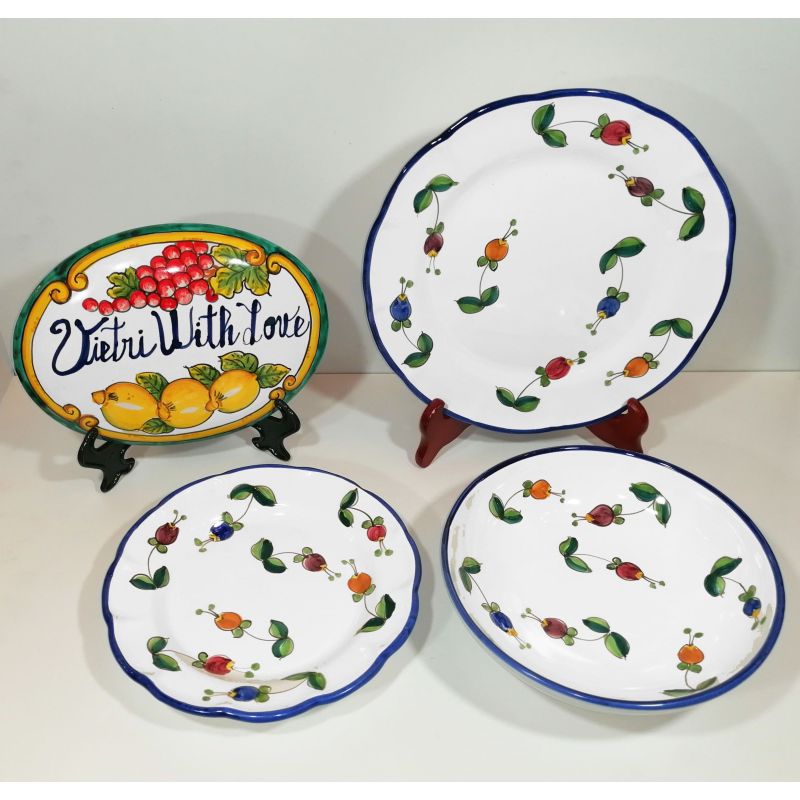 Vietri-Keramik Teller, Glockenblumen-Motiv – Set mit tiefem, flachem und Obstteller.