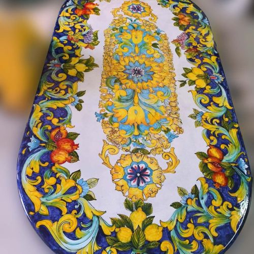 Mesa de piedra volcánica ceramizada. Lauria pintada a mano. Cerámica de Vietri.