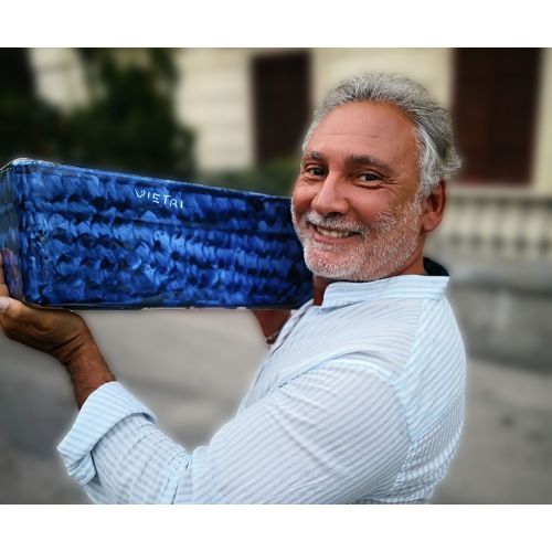 Jardinera rectangular. Fondo azul pincelado. Cerámica de Vietri. Pintada a mano.