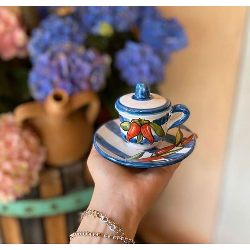 Tazzina da caffè con piattino e coperchietto....