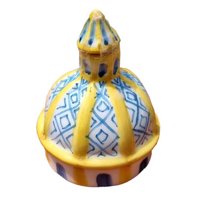 Cúpula Basílica. Cerámica vietri pintada a mano.