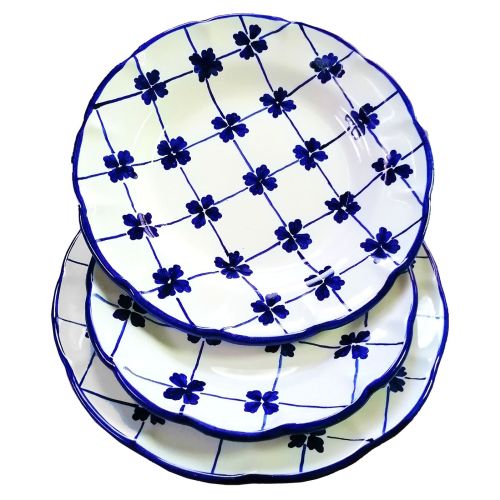 Assiette motif géométrique. Céramique de Vietri peinte à la main. Trio: plate, creuse, dessert.