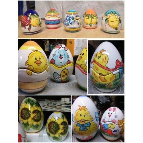 Huevos de Pascua decorados a mano. Cerámica Vietri.