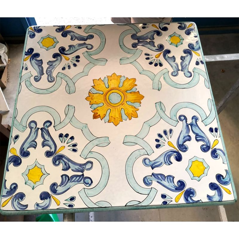 Tavolo in pietra lavica ceramizzata Rotari dipinto a mano. Ceramica di Vietri