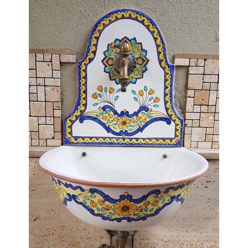 Fontana da giardino da muro con vasca. Ceramica di vietri