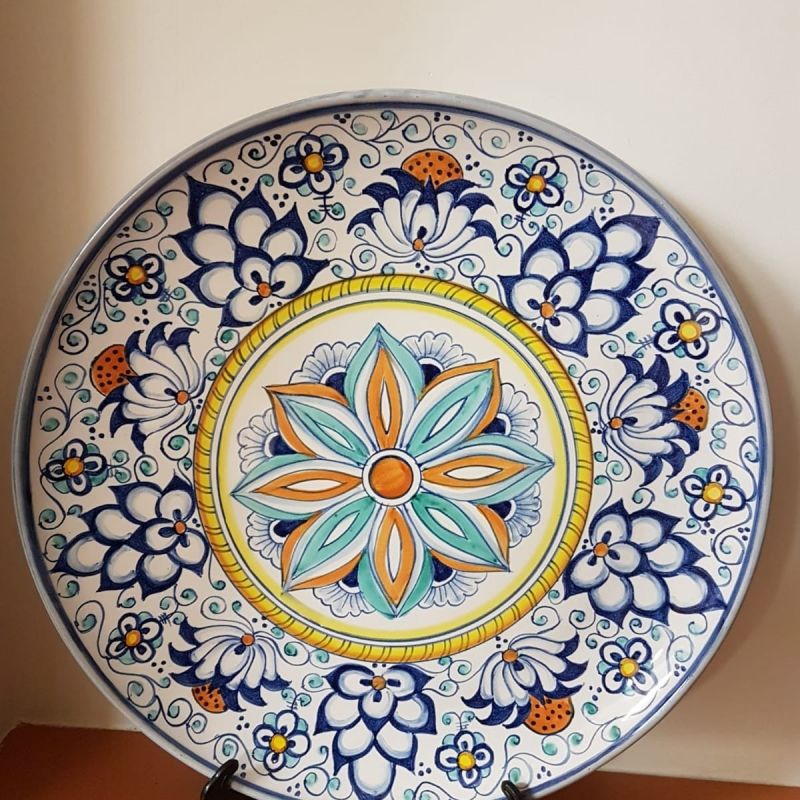 Künstlerischer Wandteller. Vietri-Keramik....