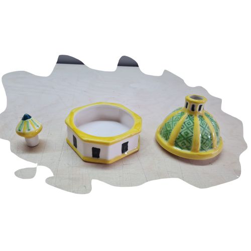 Cupola Basilica. Ceramica di vietri dipinta a mano.