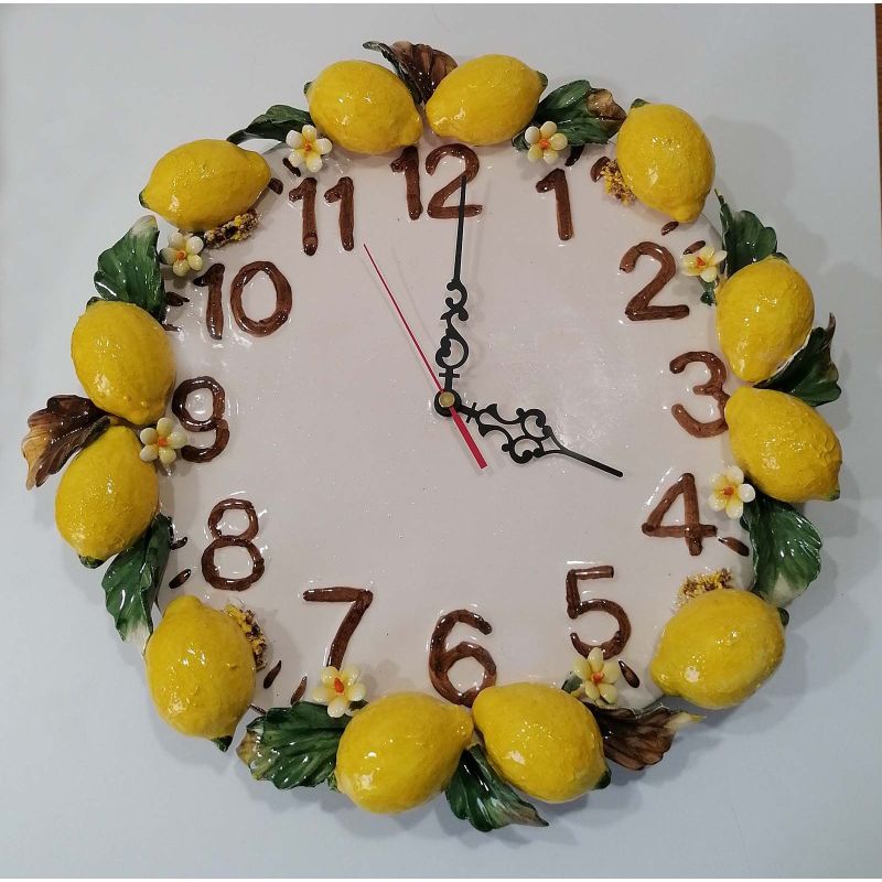 Horloge murale. Citrons en relief. Céramique de...