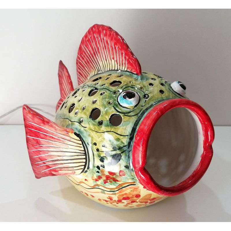 Poisson. Ornements pour la maison peints à la...